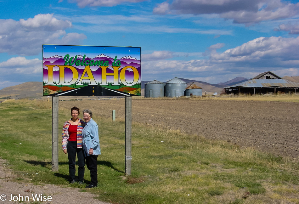 Caroline Wise and Jutta Engelhardt entering Idaho