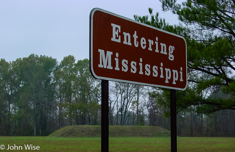 Mississippi state sign on the Natchez Trace Parkway