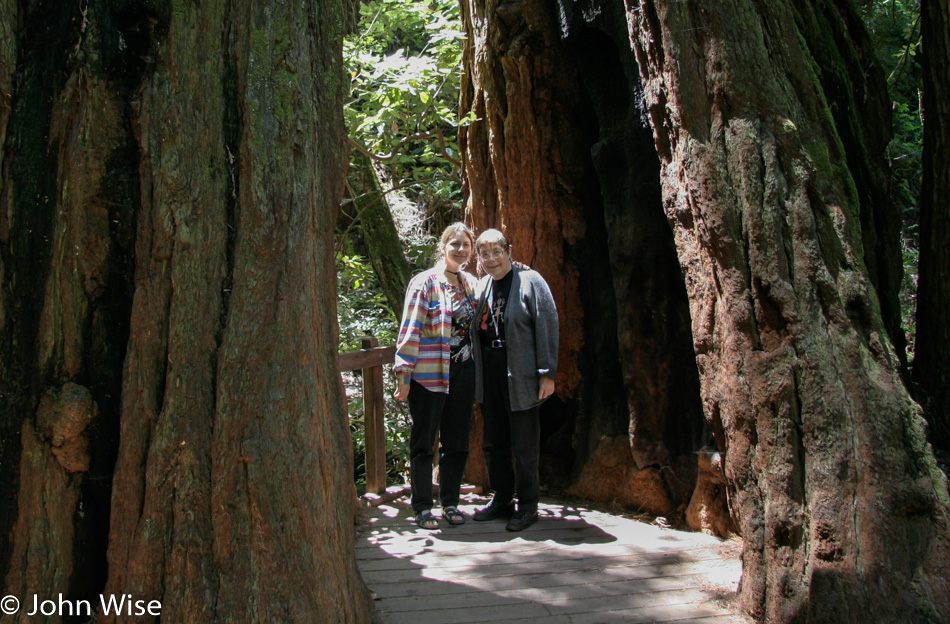 Caroline Wise and Jutta Engelhardt in the Muir Woods National Monument in California