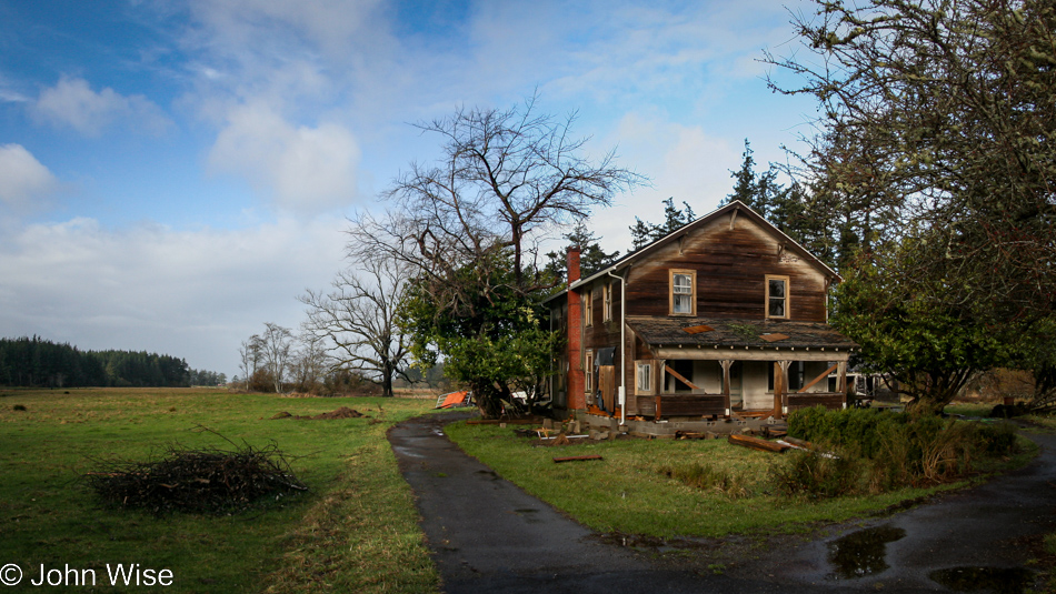 Abandoned home roadside in Oregon
