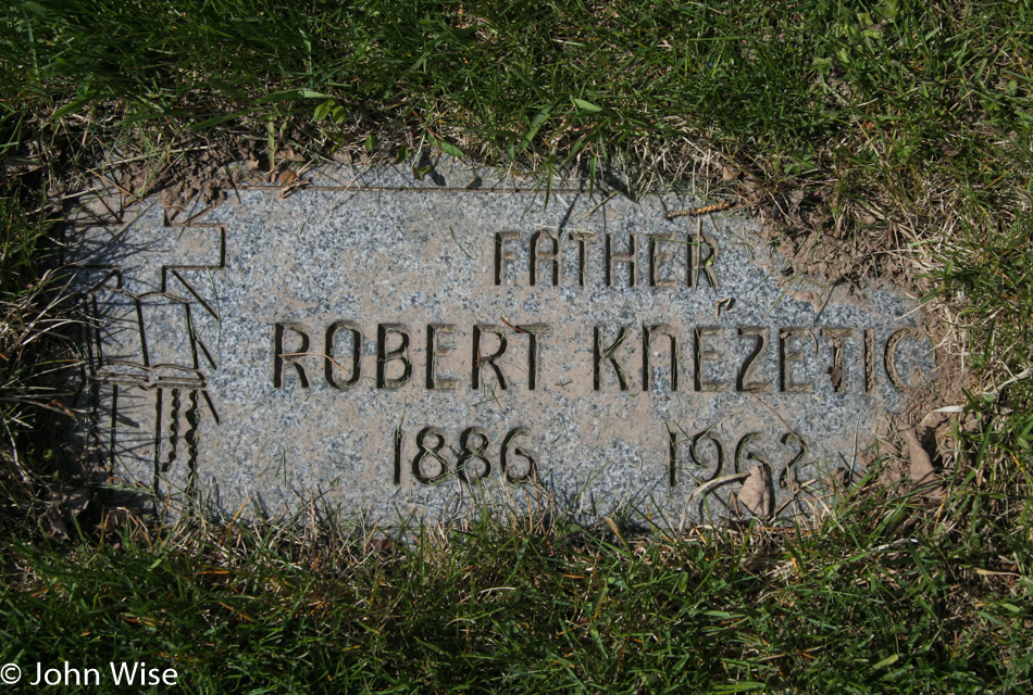 Robert Knezetic grave at Mount Olivet Cemetery in Buffalo, New York