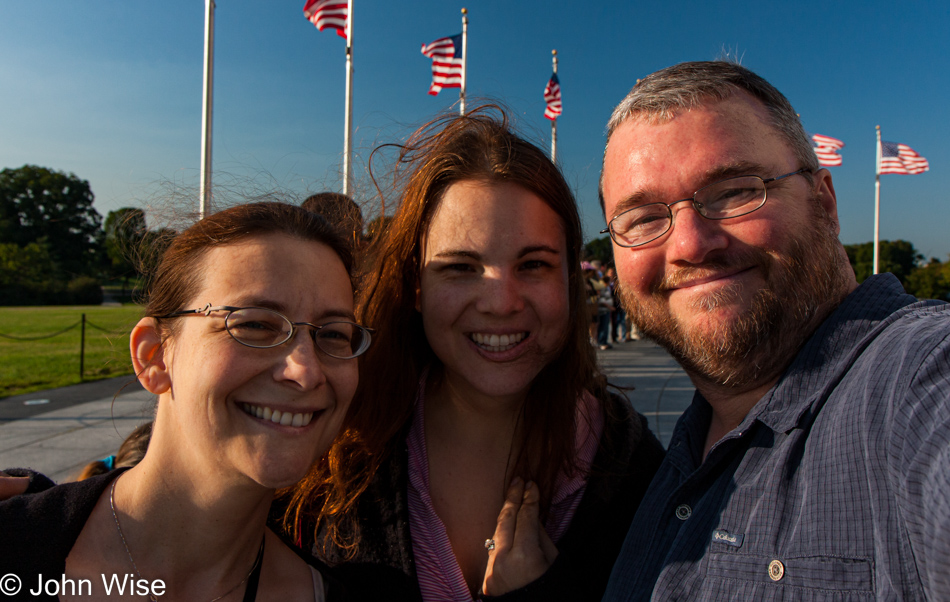 Caroline Wise, Jessica Aldridge, and John Wise in front of the Washington Monument in Washington D.C.