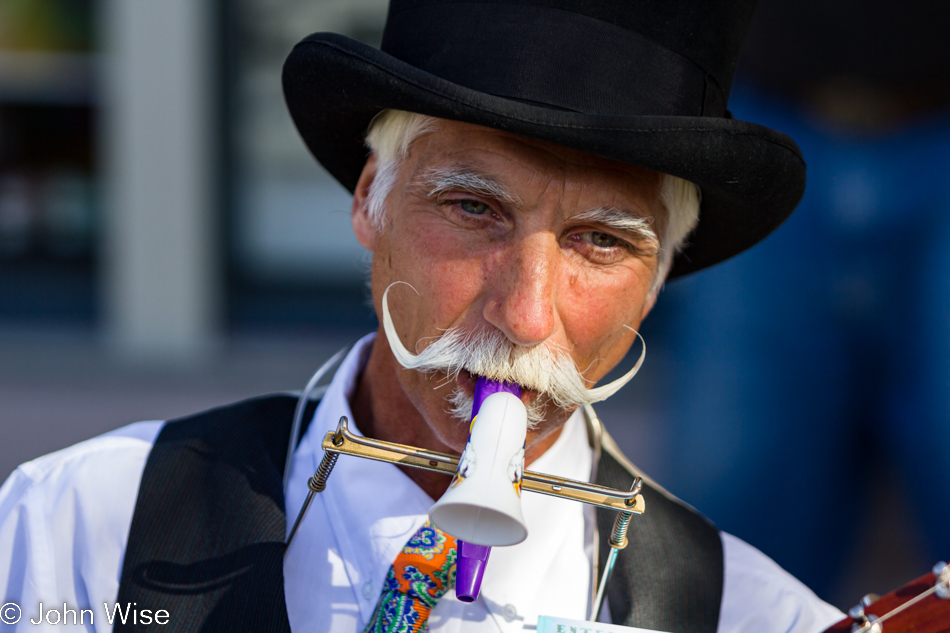 Ukulele Catfish Keith peforming on 4th Avenue in Tucson, Arizona