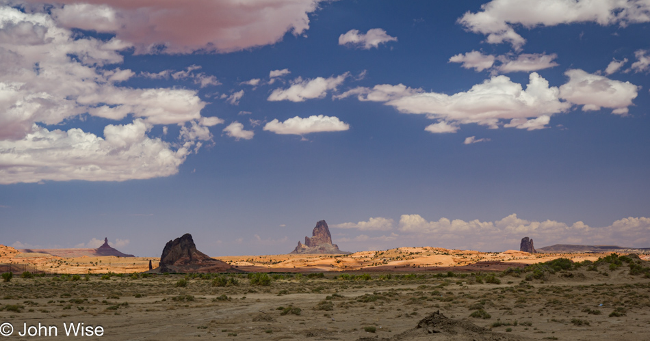 El Capitan rock out in the center of the photo. This rock is north of Kayenta on the way to Monument Valley on the Arizona / Utah border