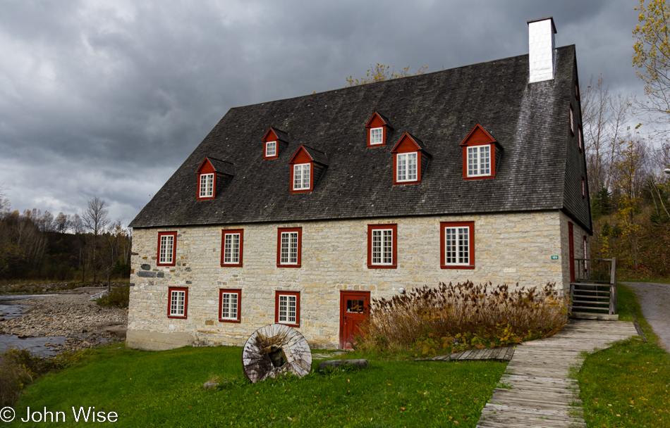 A farm house on the way to Quebec City in Canada