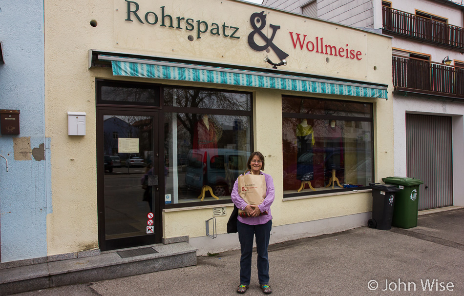 Caroline Wise with her full bag of Wollmeise yarn standing in front of the Wollmeise shop in Pfaffenhofen, Germany