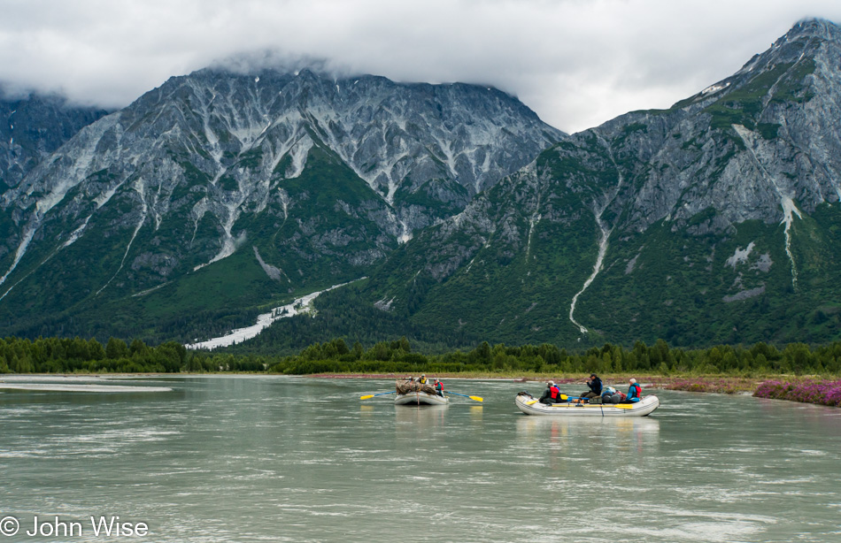 On the Alsek in front of the Noisy Range in British Columbia, Canada