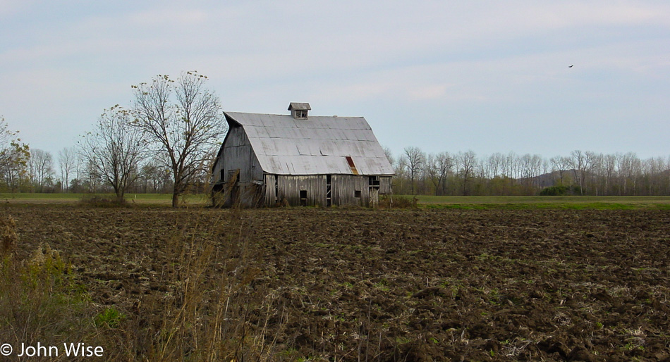 A barn along the Missouri river somewhere in Missouri