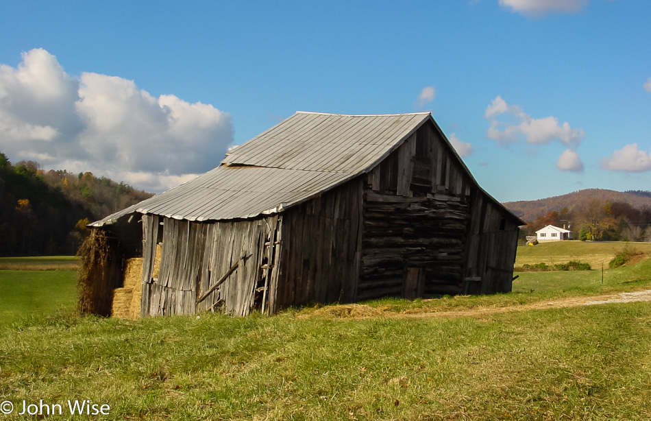 Barn on highway 60 west of Amherst, Virginia