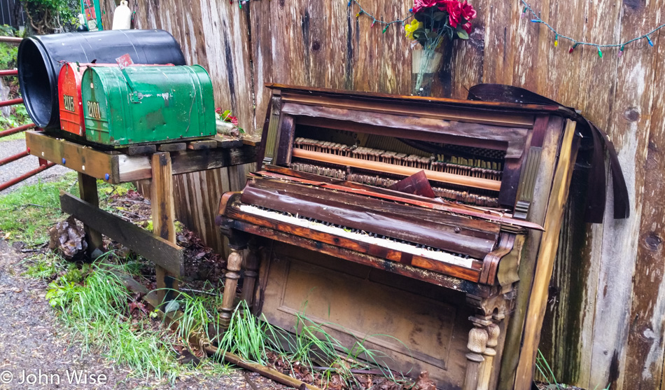 Old piano by the side of the road in Oregon