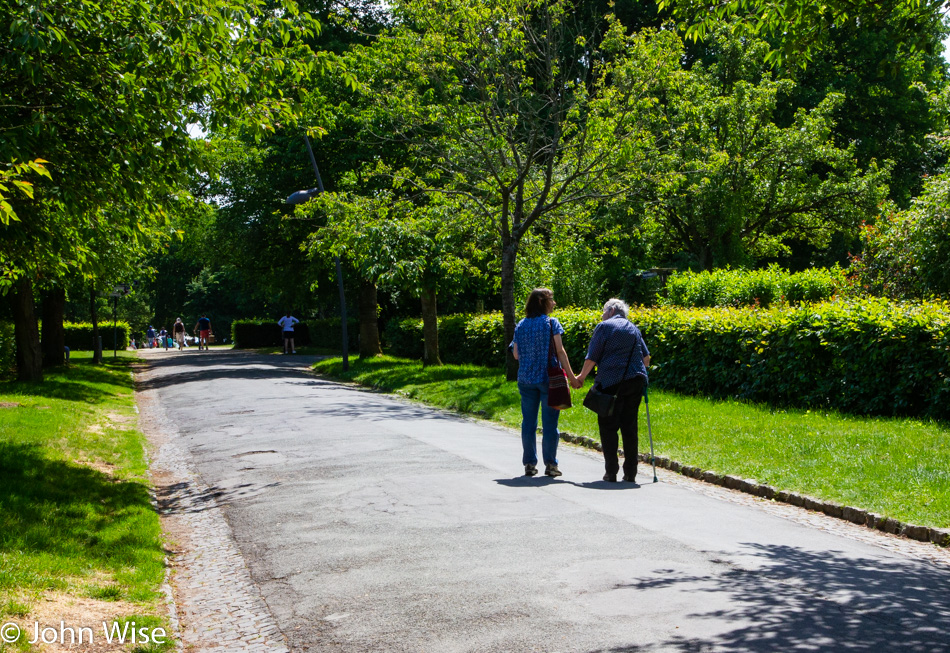 Caroline Wise and Jutta Engelhardt walking in Lohrberg in Frankfurt, Germany