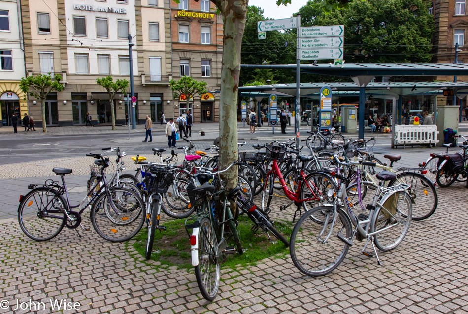 In front of the Mainz Hauptbahnhof 