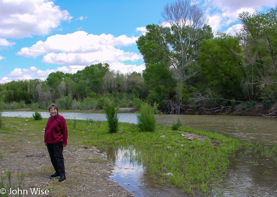 Jutta Engelhardt next to the Gila River in Winkelman, Arizona