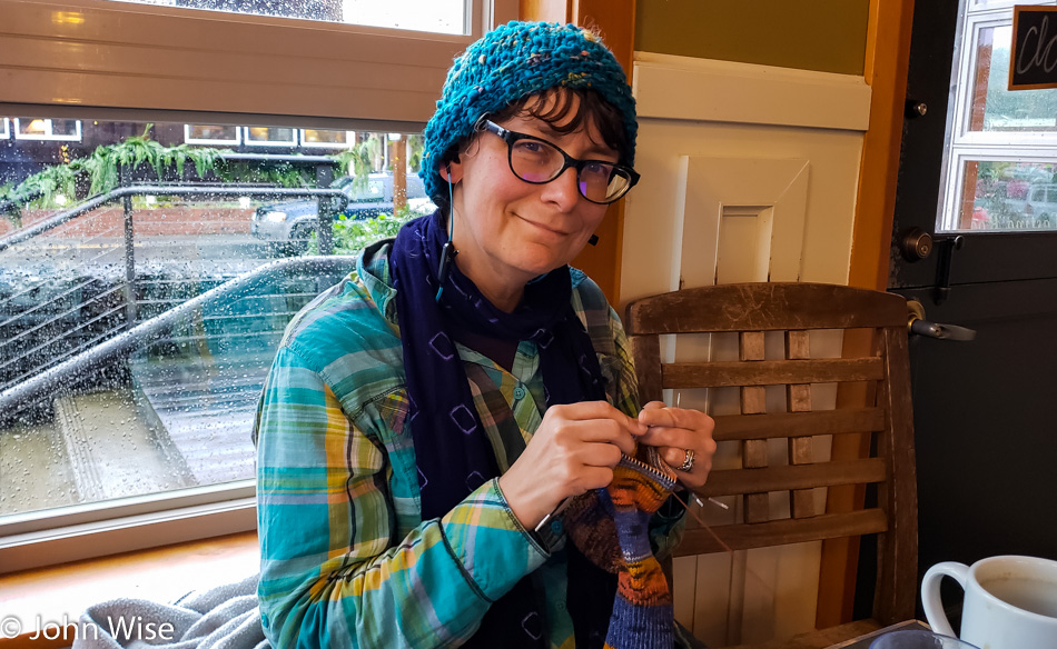 Caroline Wise knitting socks at Insomnia Coffee in Cannon Beach, Oregon