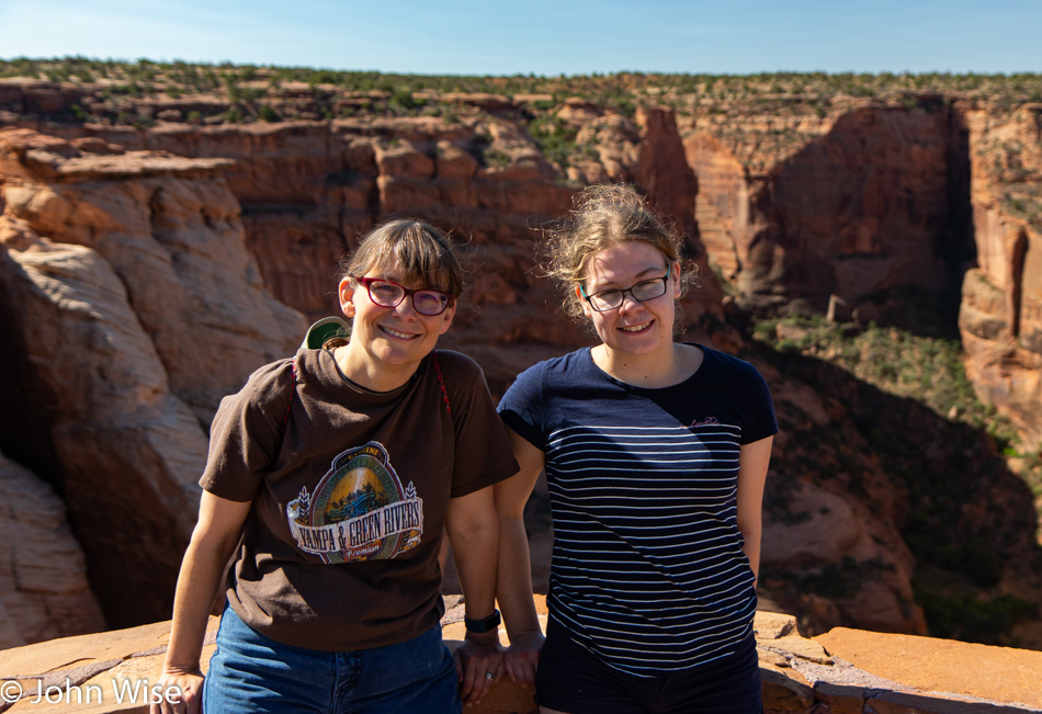 Caroline Wise and Katharina Engelhardt at Canyon De Chelly National Monument in Chinle, Arizona