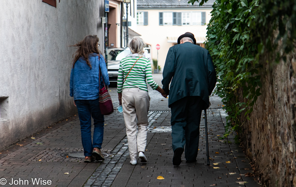 Vevie, Caroline Wise, and Hanns Engelhardt in Geisenheim