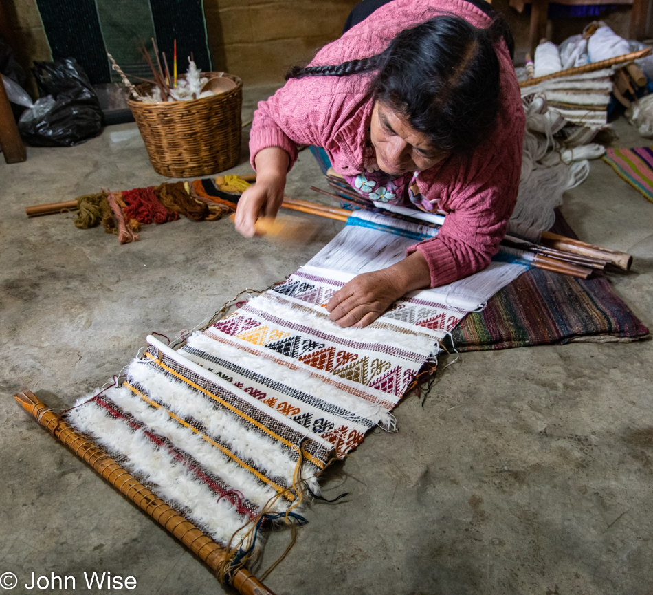 Weaver Maruch Sanchez de la Cruz in Zinacantan, Mexico