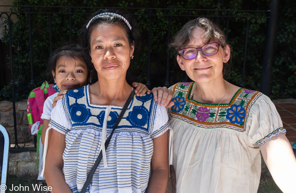 Caroline Wise and a weaver in San Cristóbal de las Casas, Mexico